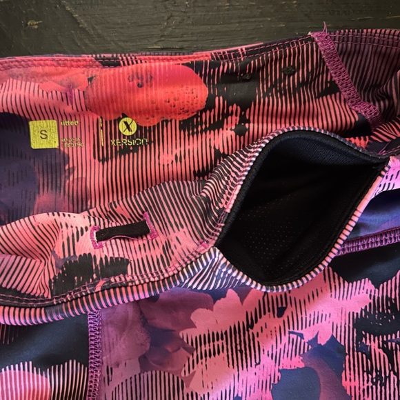 3/4 length Workout Leggings - Xersion Brand - Floral Print - Size S - Picture 5 of 10
